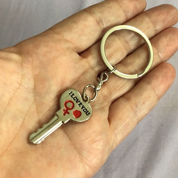 NWT. Keychain for Romantic Couple.Silver Tone Key Ring  Heart/Key Keychain. - Picture 7 of 12